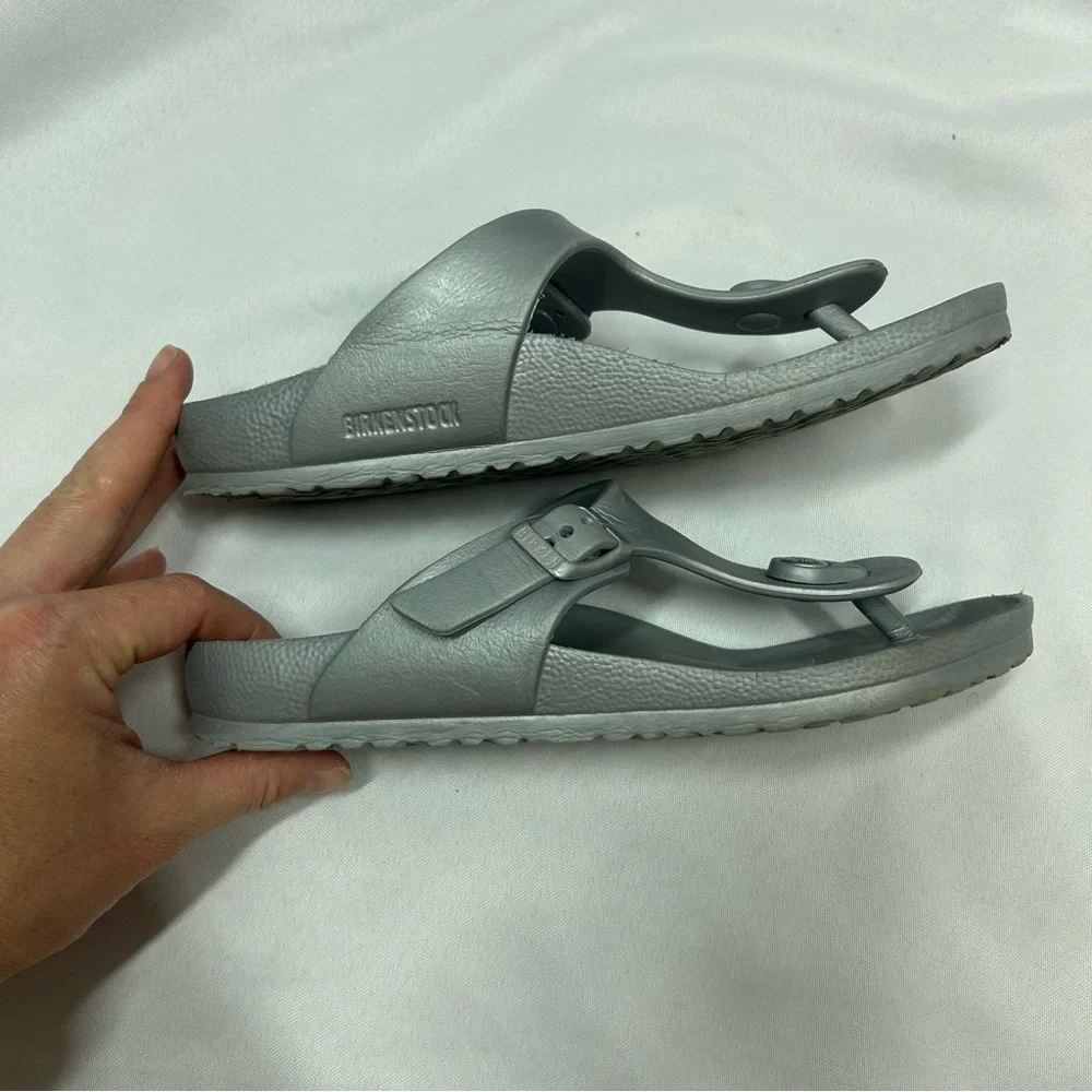 Birkenstock | Silver Gizeh Eva Rubber Sandals Kids Big Girls Size US 3/EU 34 - Picture 7 of 9